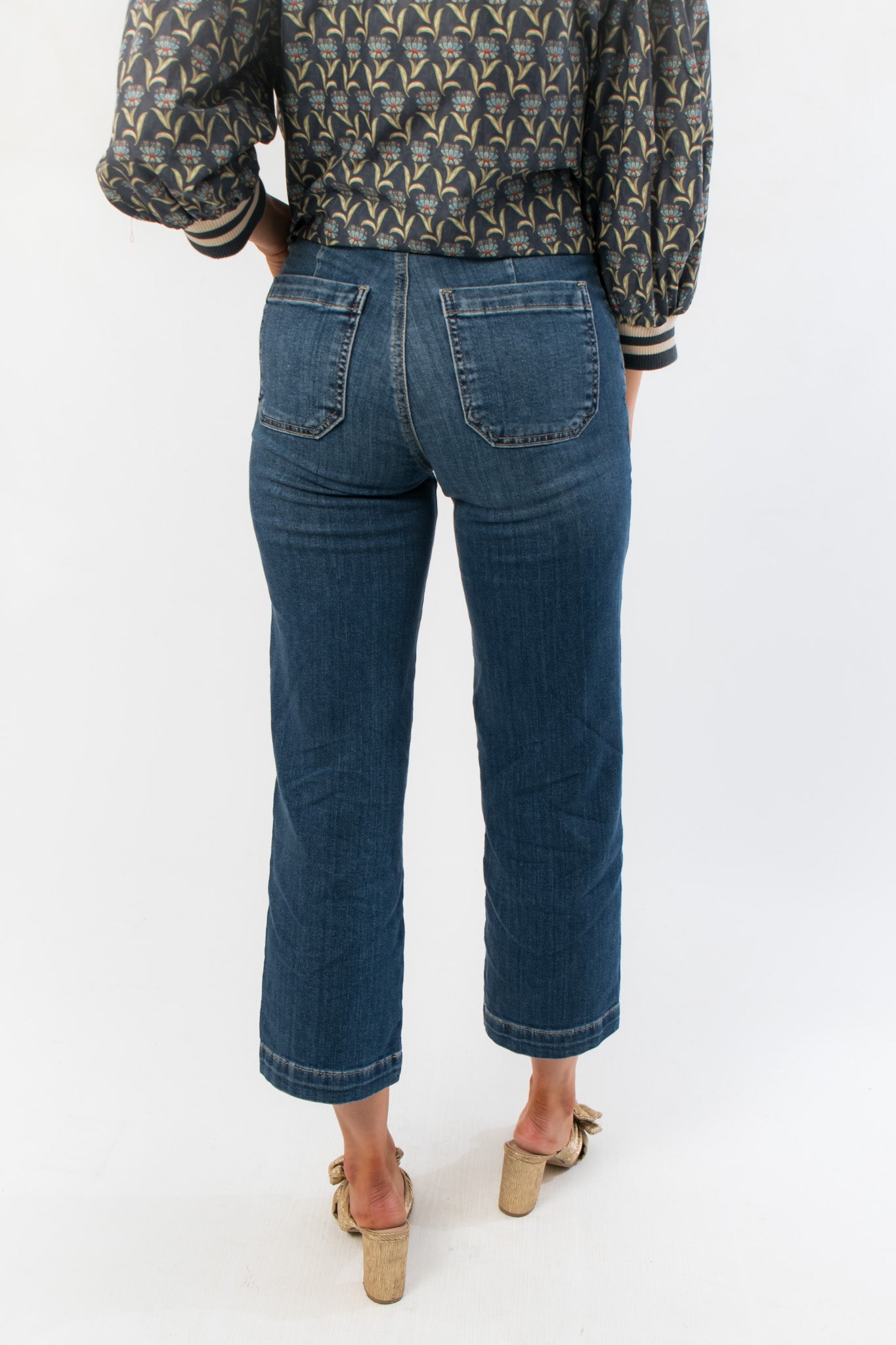 Back view of Kut Charlotte Reflective High Rise Wide Leg Jean showing rear patch pockets and comfortable wide leg silhouette.