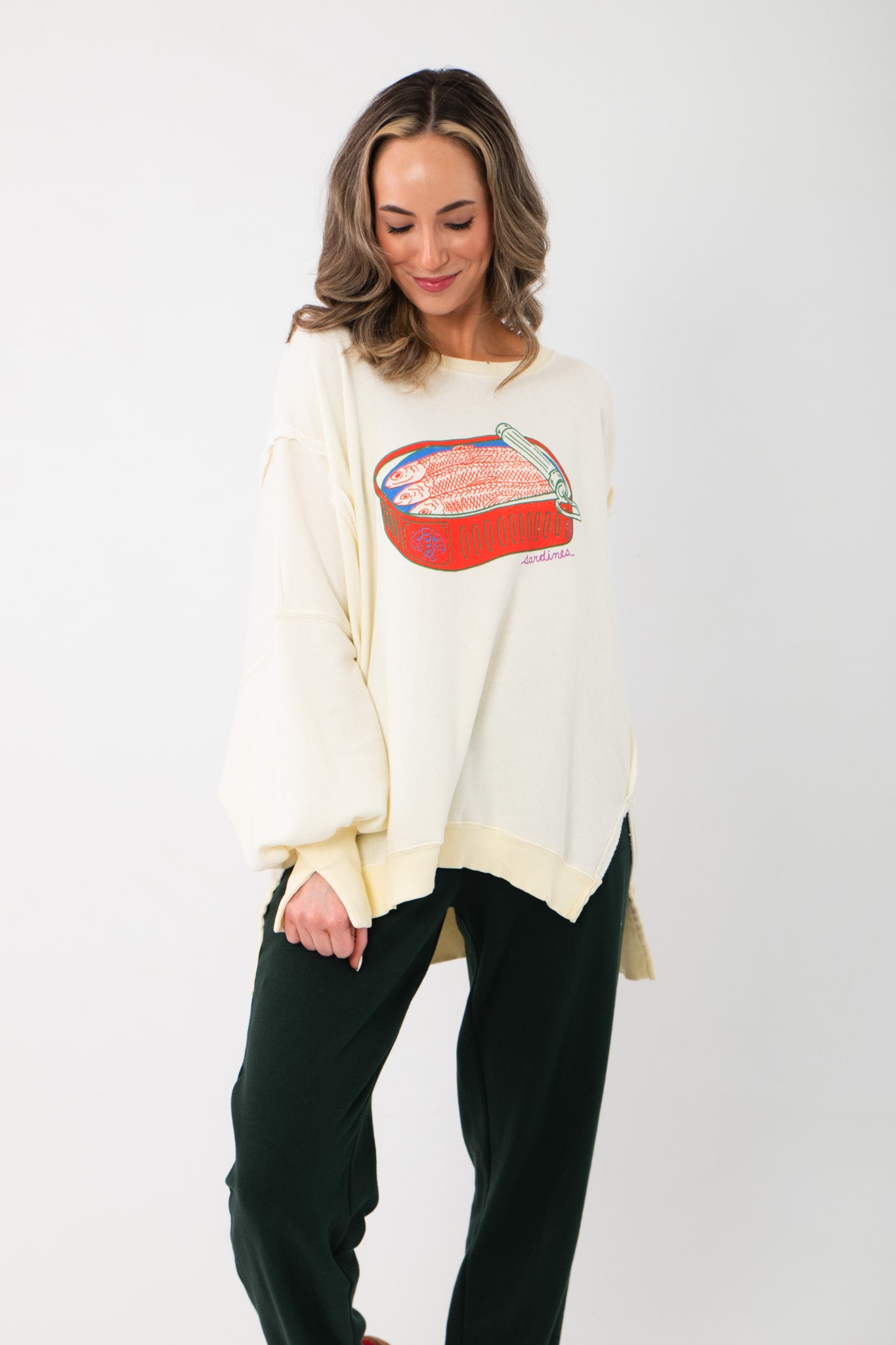 (取寄) フリーピープル レディース ウィー ザ フリー グラフィック カムデン プルオーバー Free People women We The Free Graphic Camden Pullover Sardine Combo Free People Sardine Combo Camden Graphic Pullover – Oversized