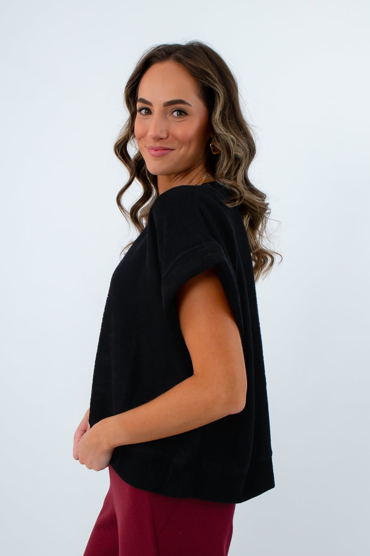 Neutral short sleeve knit top perfect for University of Georgia fans, black short sleeve top for fall workwear