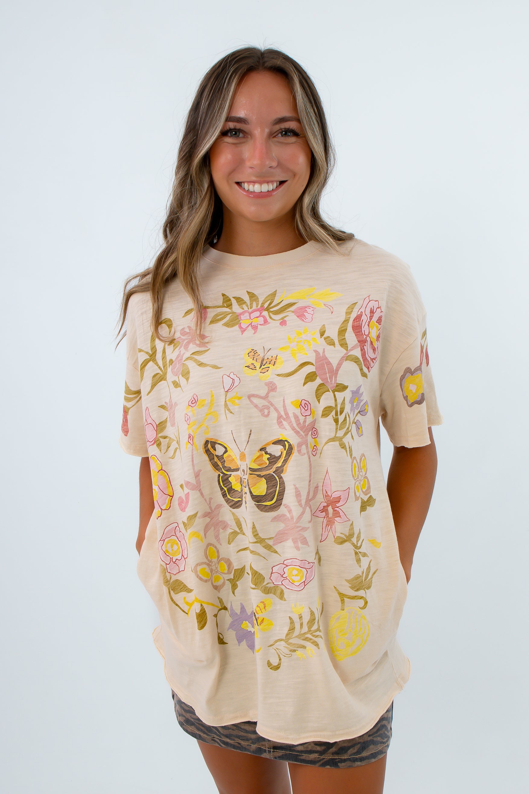 100% cotton oversized butterfly graphic tee for women, graphic t shirt with butterfly design and side pockets