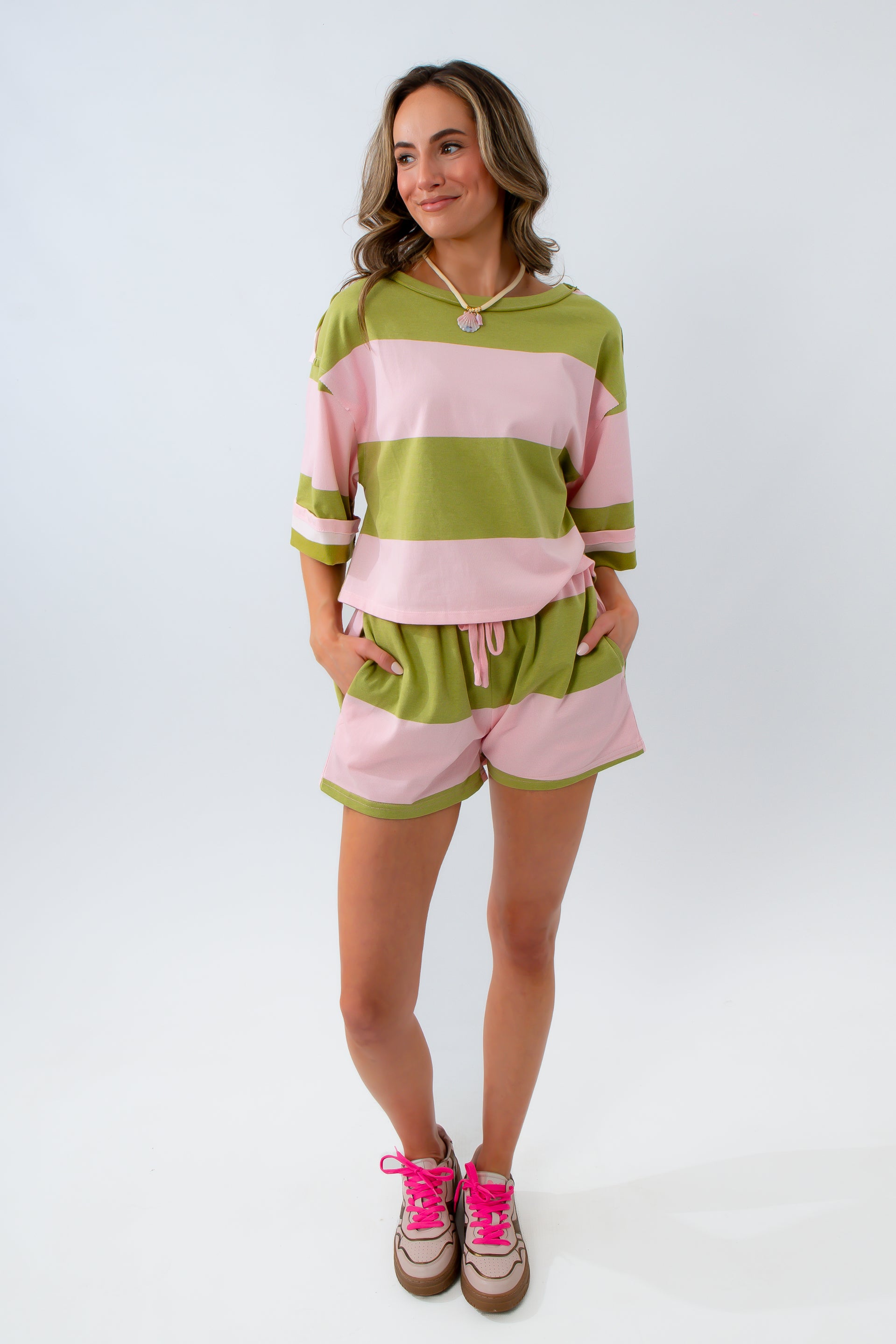 colorful summer travel outfit idea 