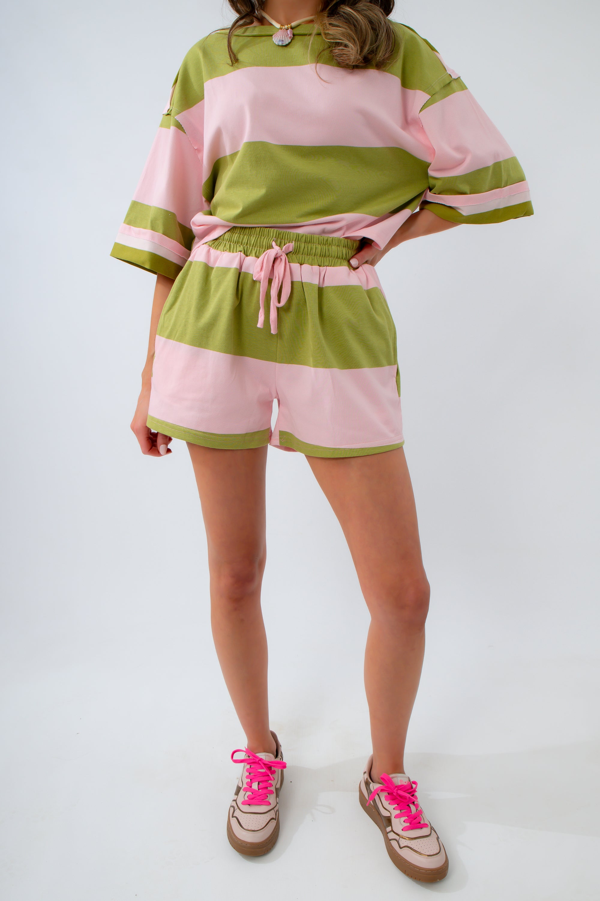 colorful summer travel outfit idea