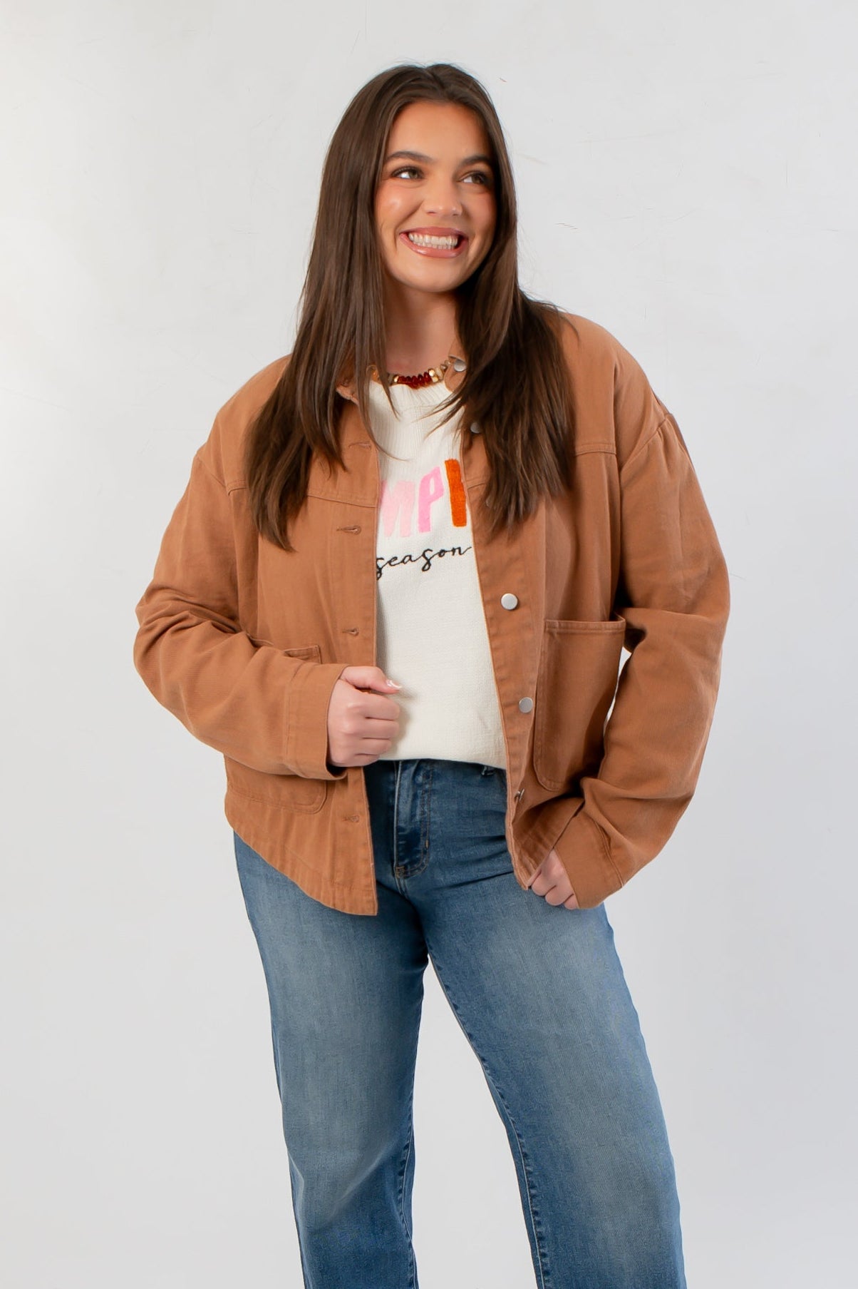 Vintage Camel Twill Utility Jacket – Oversized & Practical with front button closure and large pockets, styled for casual fall layering.