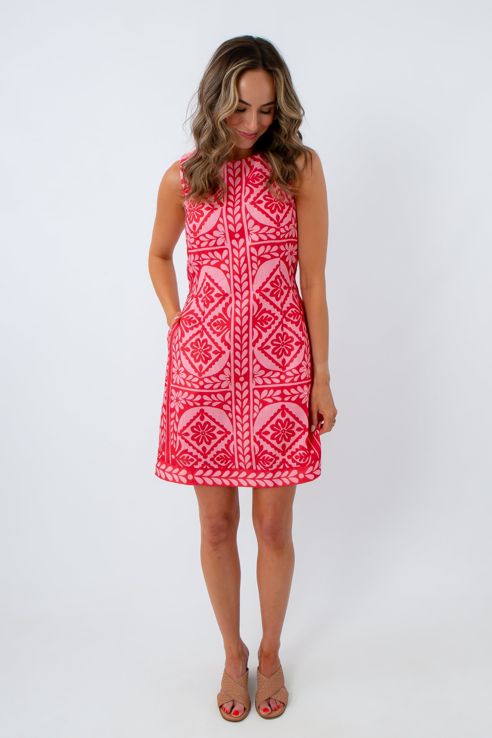 Vibrant pink and red pattern for summer