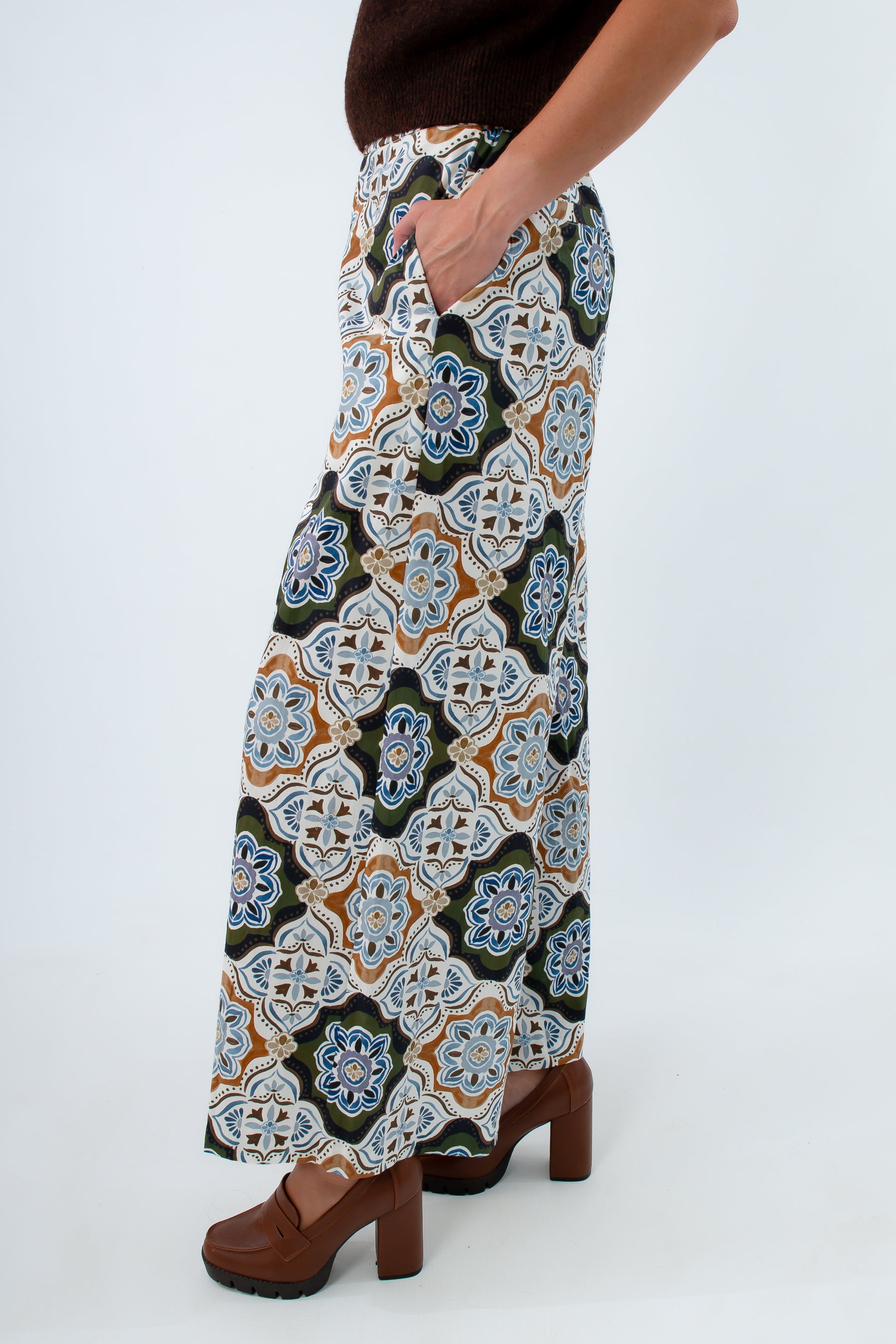 Wide leg pants with elastic waistband for fall workwear, patterned trousers, patterned pants for the office