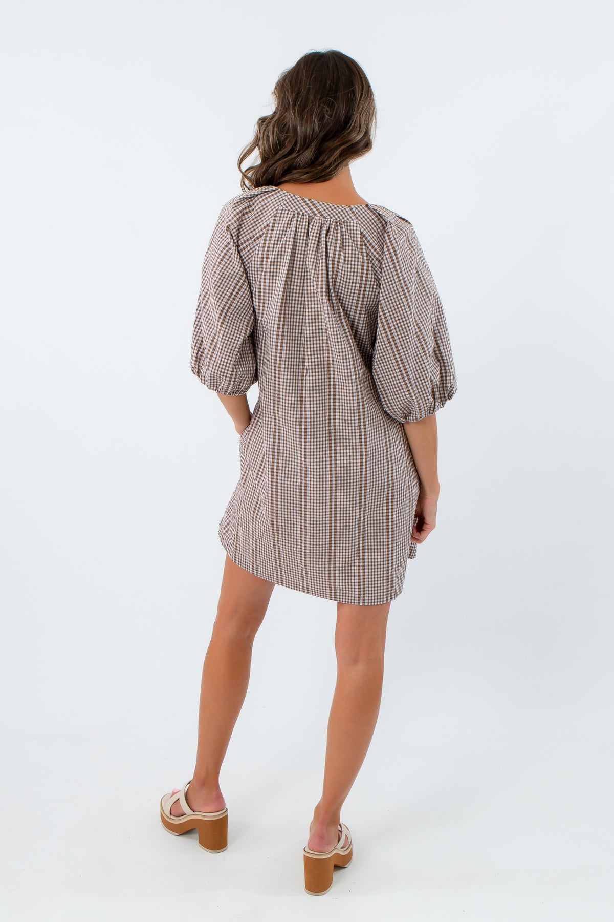 Seersucker style gingham dress with half sleeves, brown dress with a generous fit, casual brown gingham dress