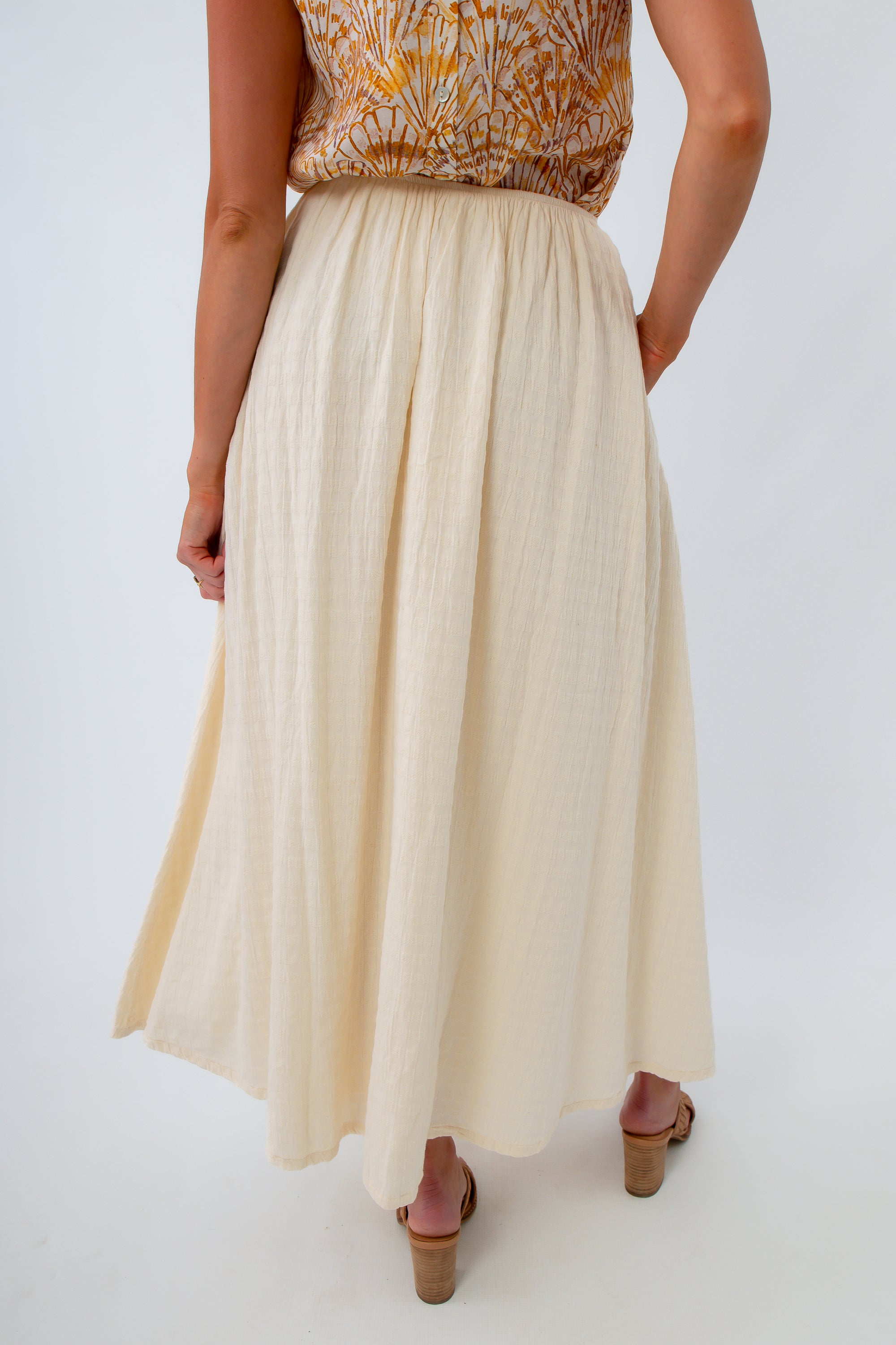 Fully lined cotton midi skirt with elastic waist, for a classy and timeless piece for summer, vacation, work, game day