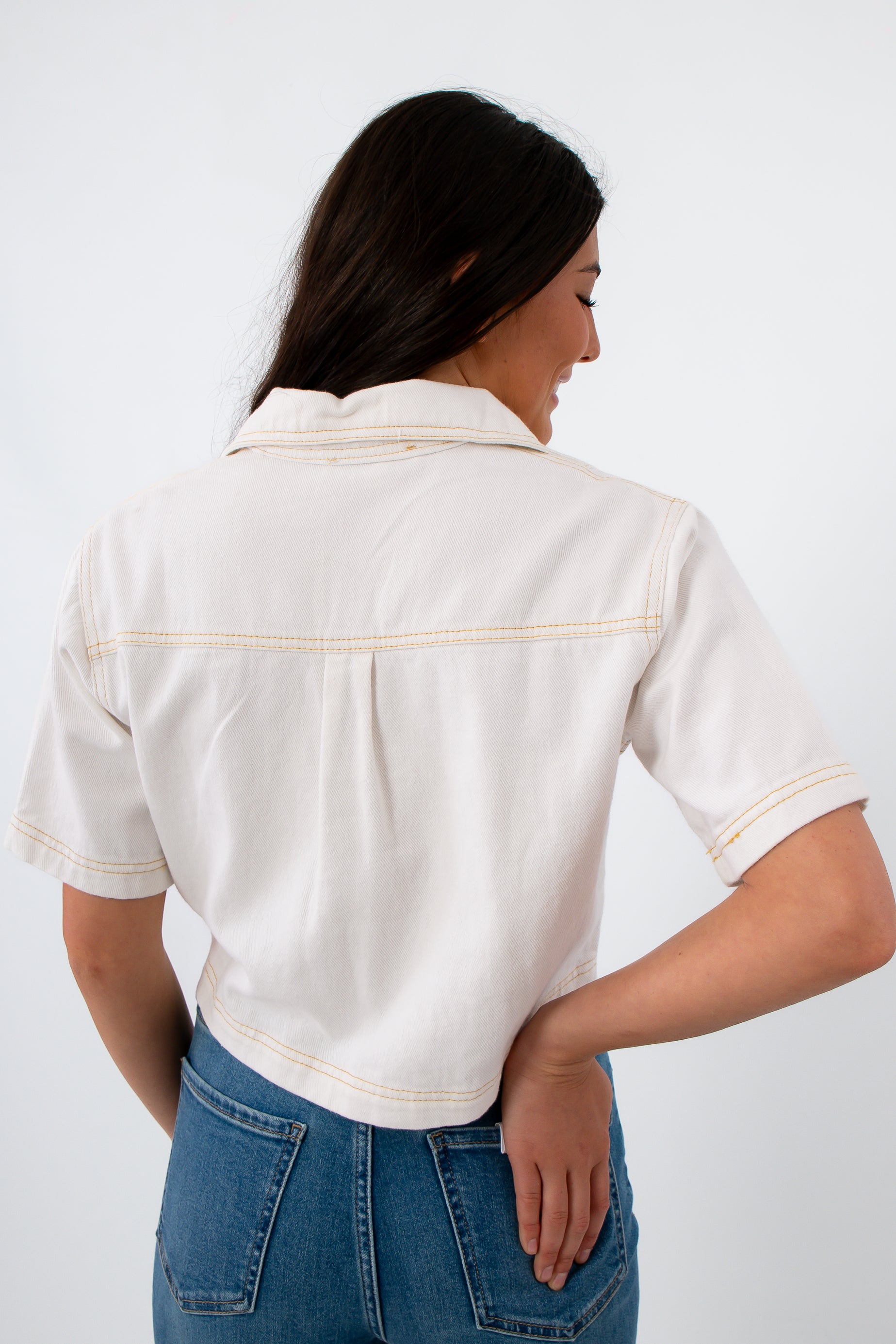 White denim contrast stitch short sleeve top for women