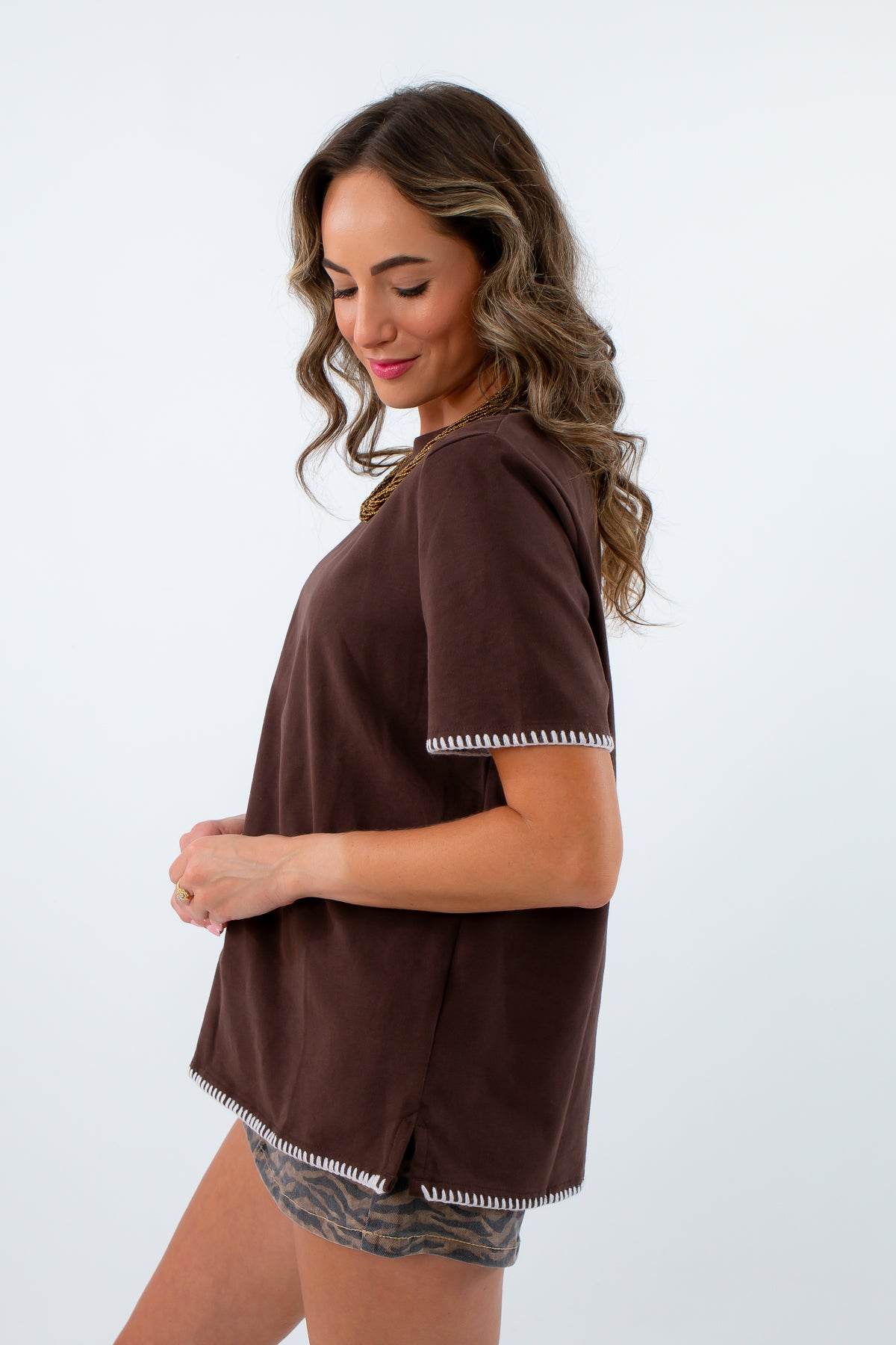 casual thanksgiving outfit t shirt brown and white