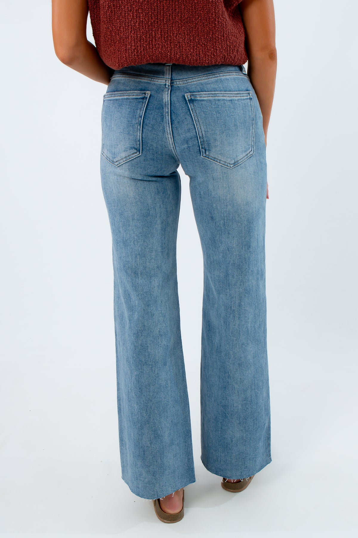 Year-round wide leg denim, long wide leg jeans with stretchy fabric, long wide legs jeans with raw hem