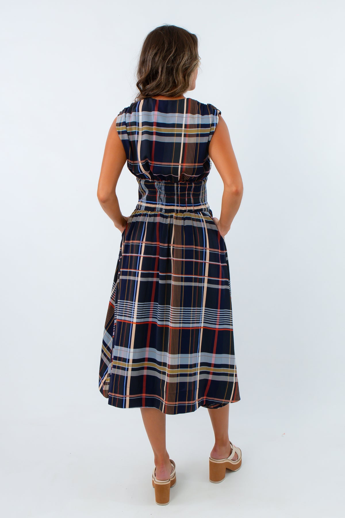 Zip front dress, THML fall midi dress, fall dresses for work, fall workwear, plaid dress, long plaid dress