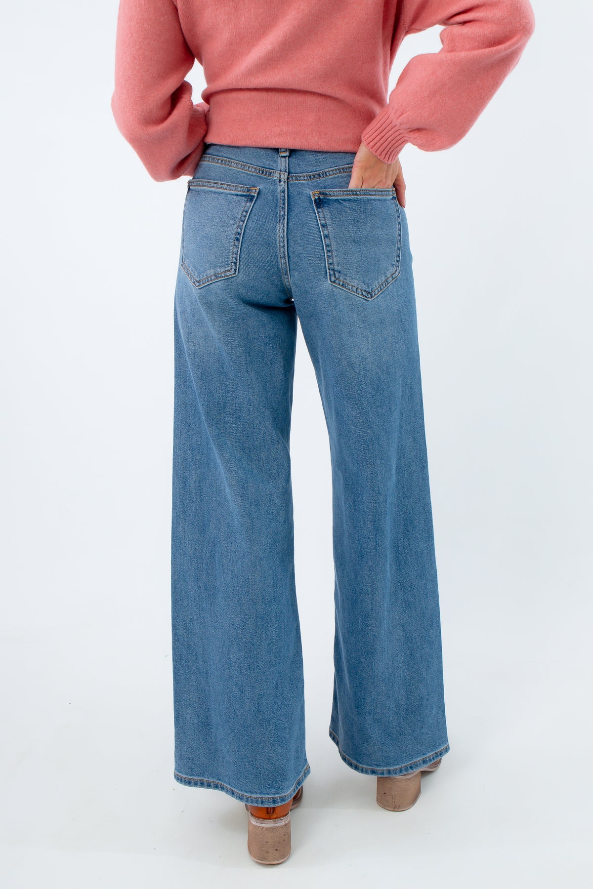 Medium wash jeans, women's full length jeans for taller girls, jeans with seam detail, jeans with twisted seam detail