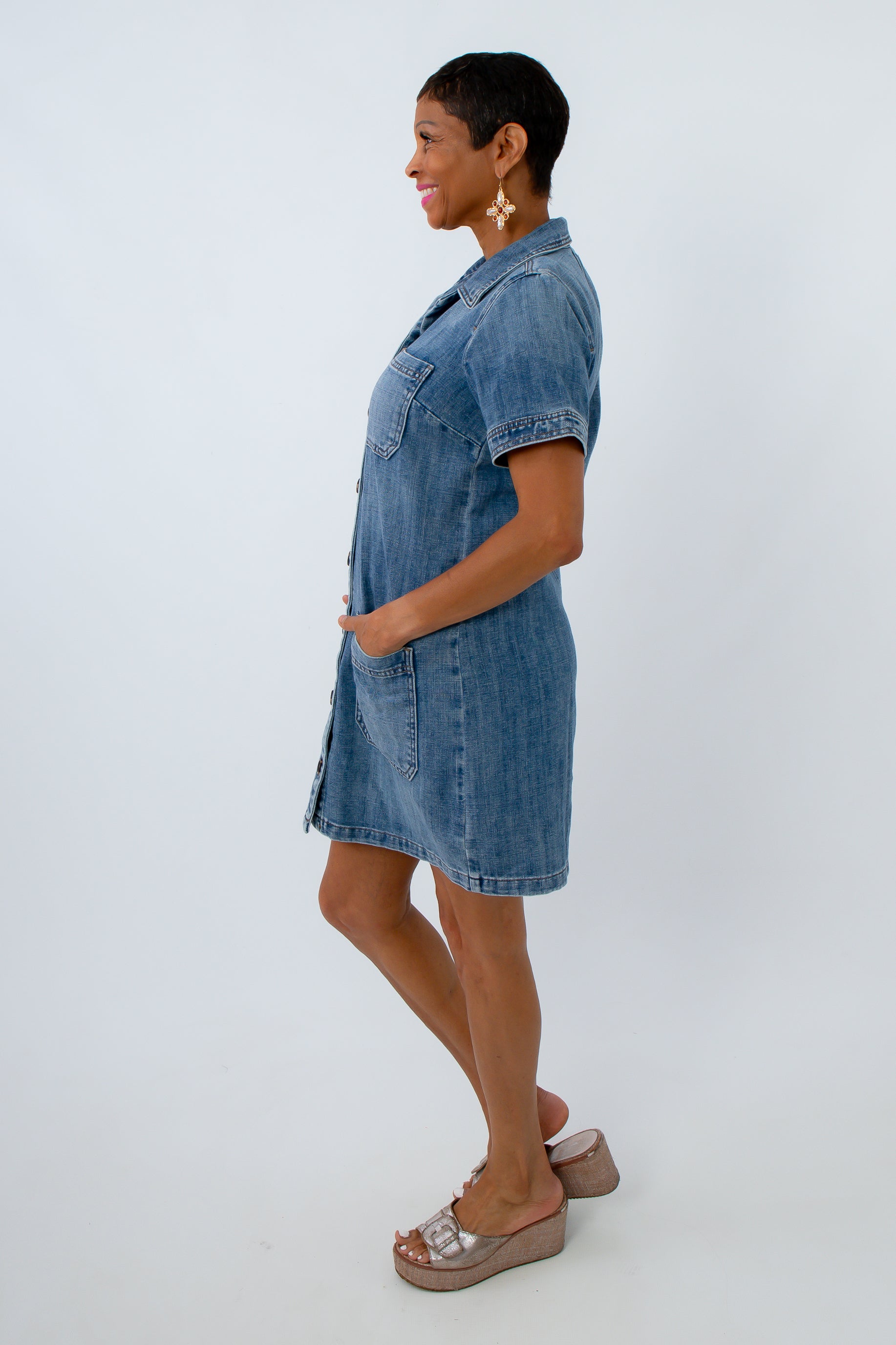 Transitional fall denim outfit, fall denim dress, short sleeve denim dress, relaxed fit denim dress