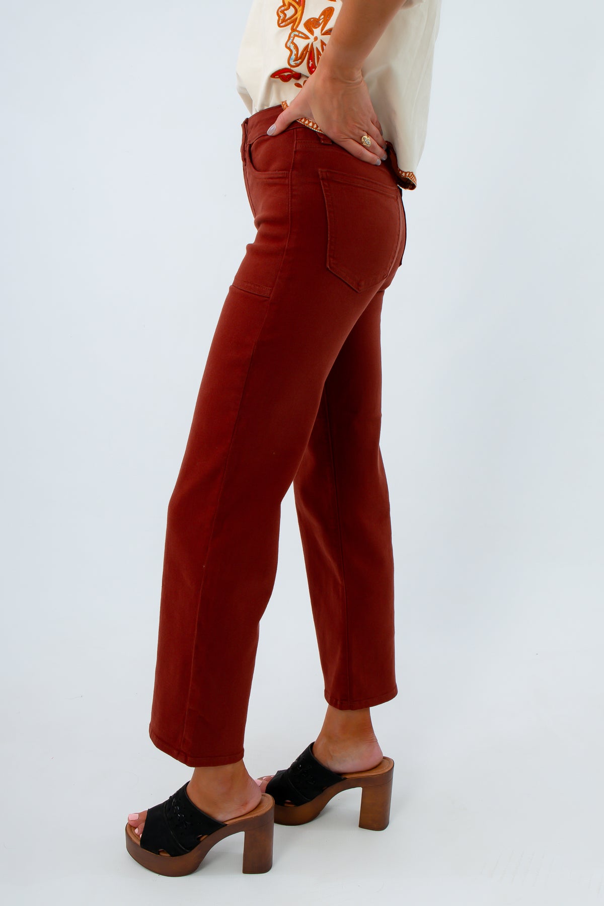 Thanksgiving outfit inspo with fall pants, rust colored pants, high-rise jeans in rust color for fall