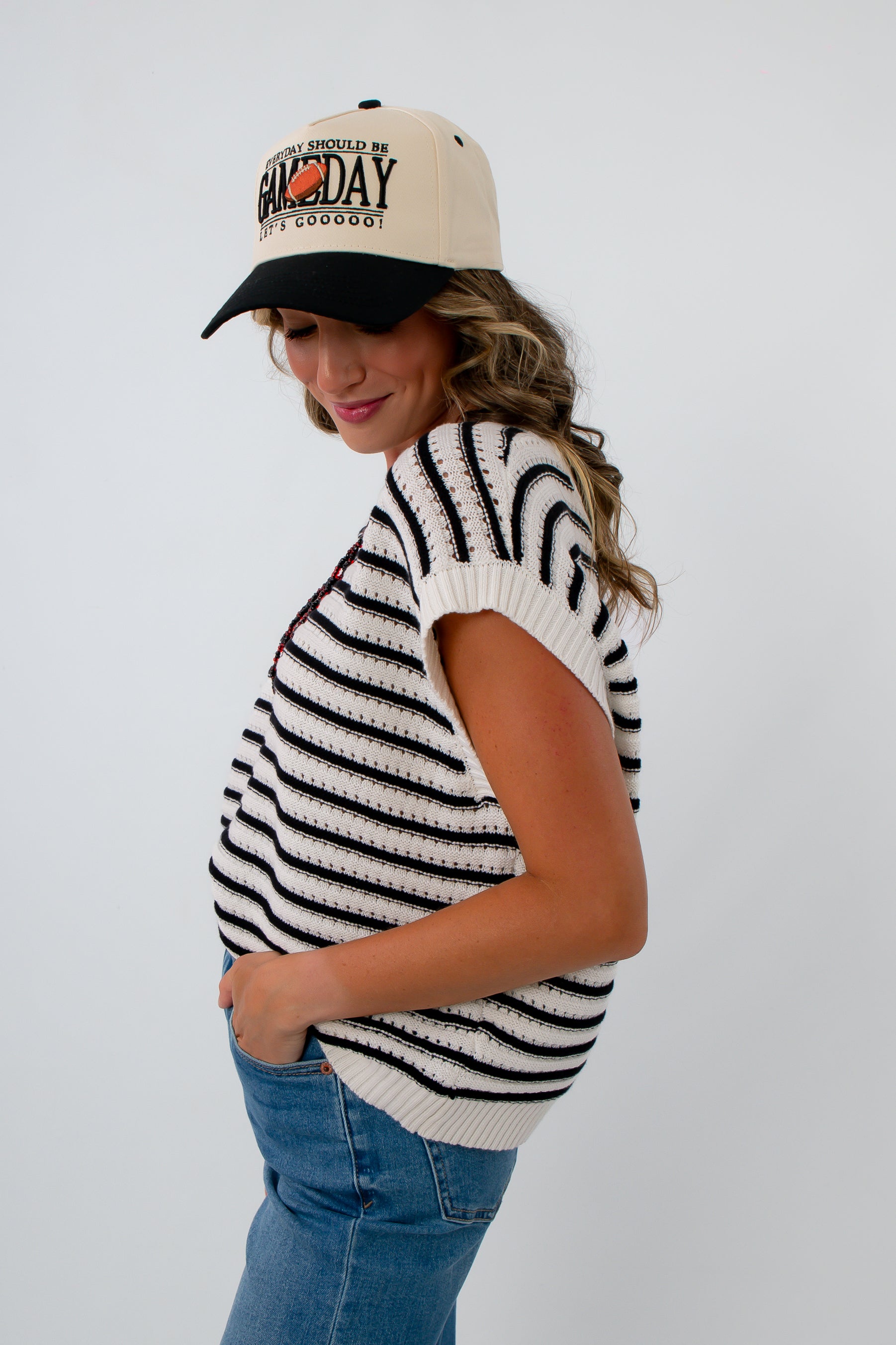 Lightweight knit sweater for fall transition, fall workwear, game day outfit