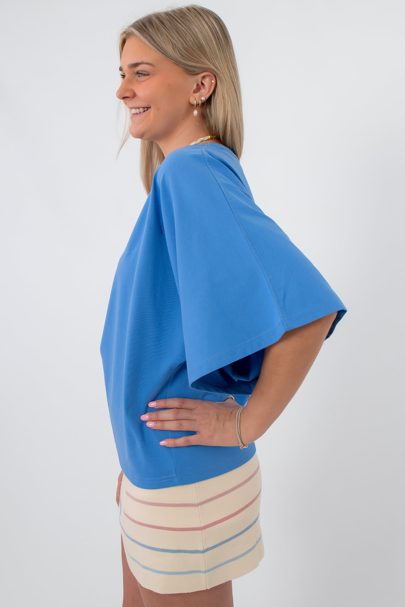 Ultramarine Glow Oversized Tee side view