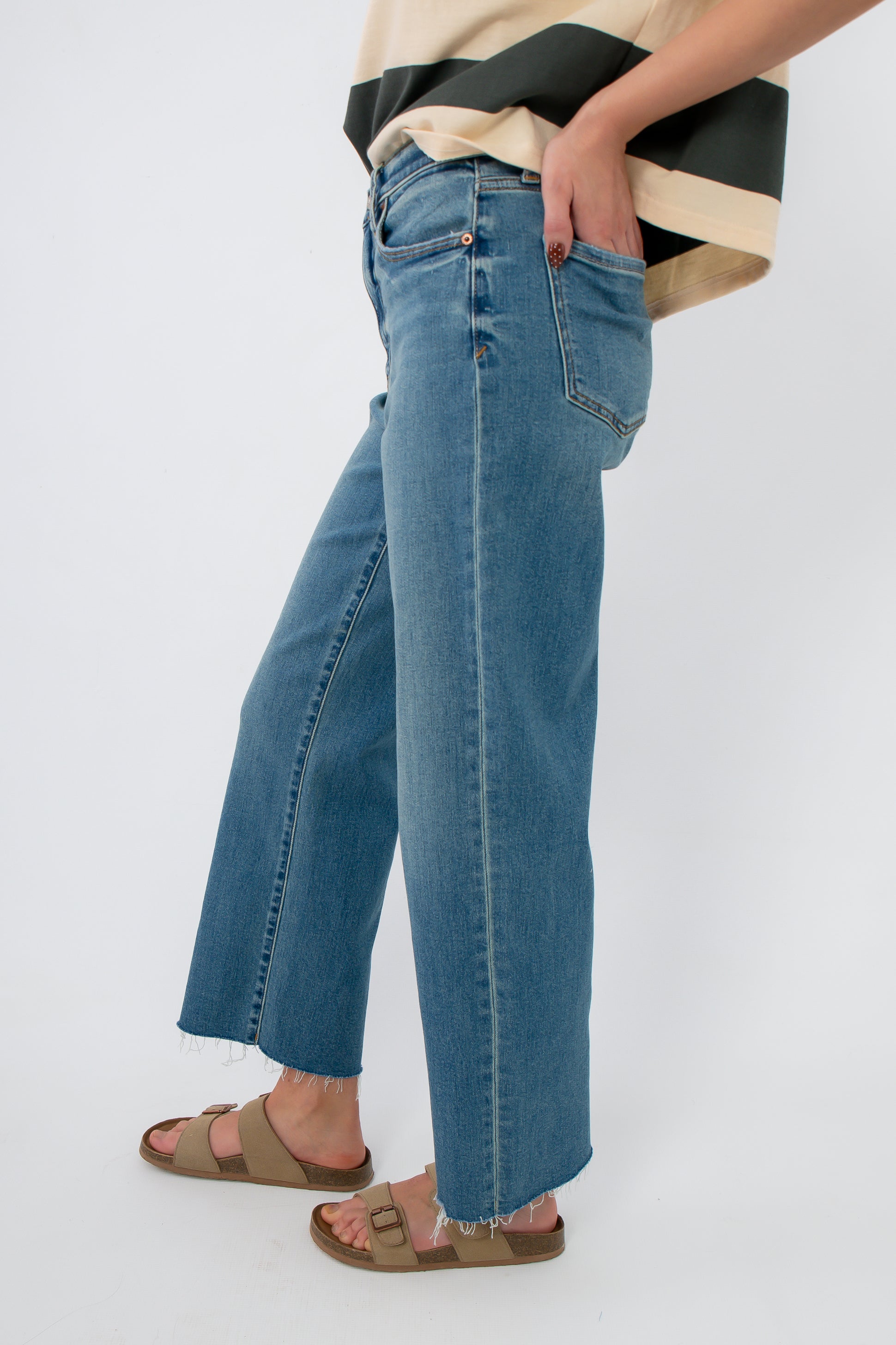 Daze Vibe Check Pleaser High Rise Wide Ankle Jean side view