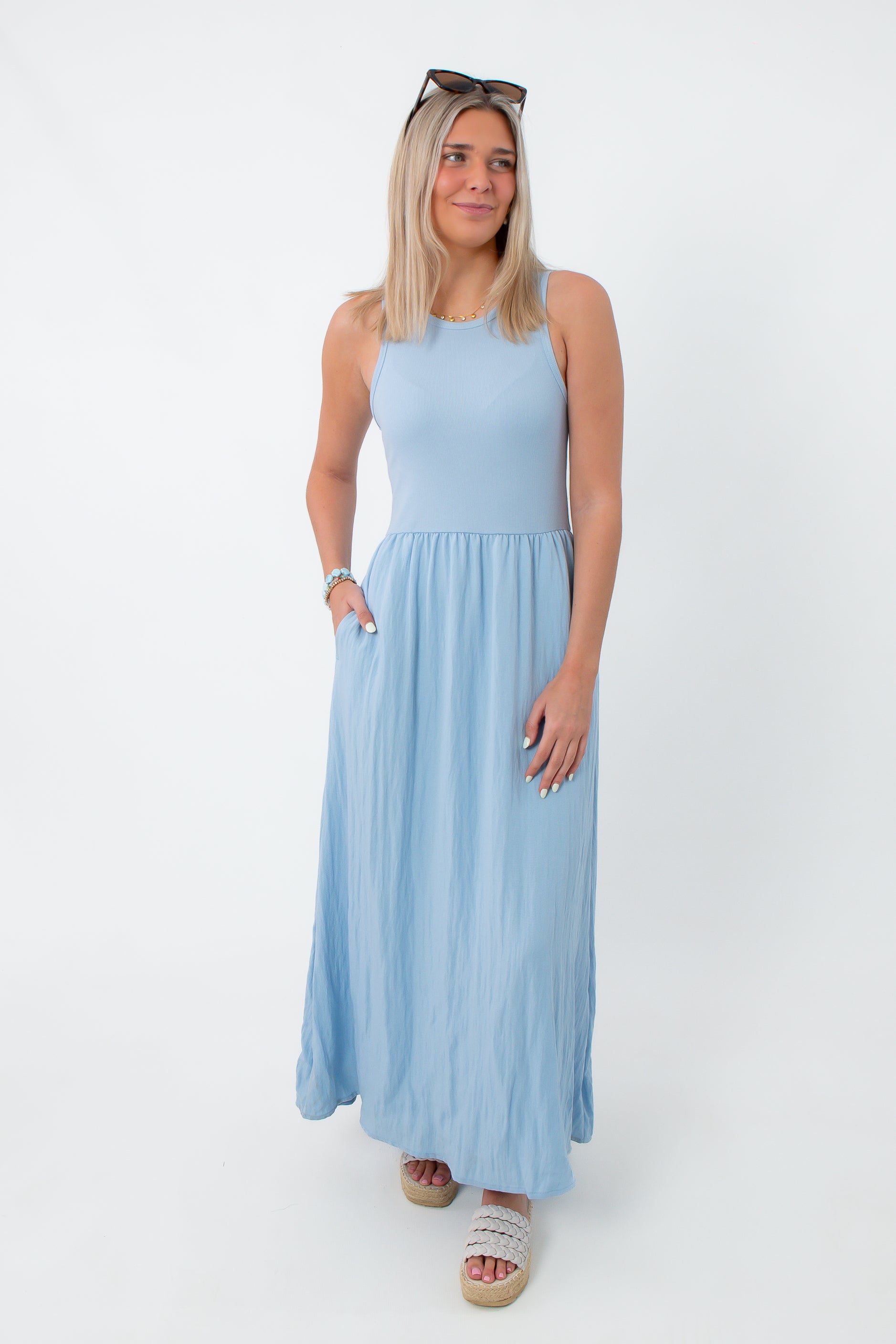 Light blue sleeveless maxi dress with pockets, casual summer style