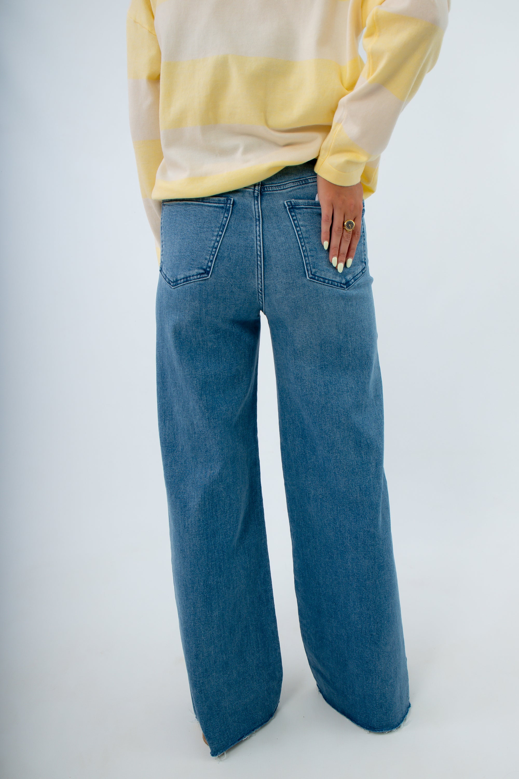 Wide leg jeans, women's wide leg jeans with raw hem, women's fall denim, daze denim fall styles