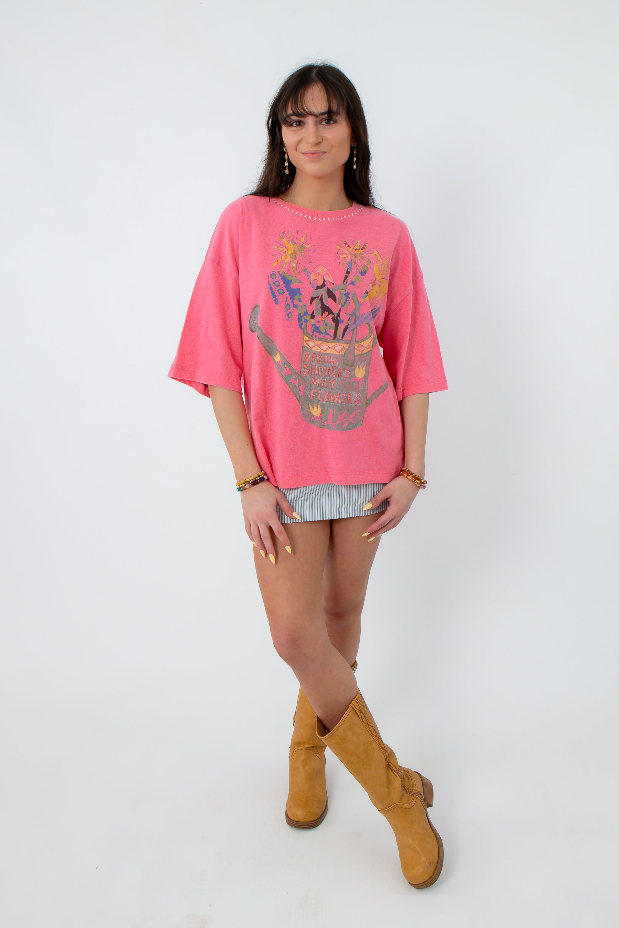 Women’s pink graphic boho T-shirt for spring outfits