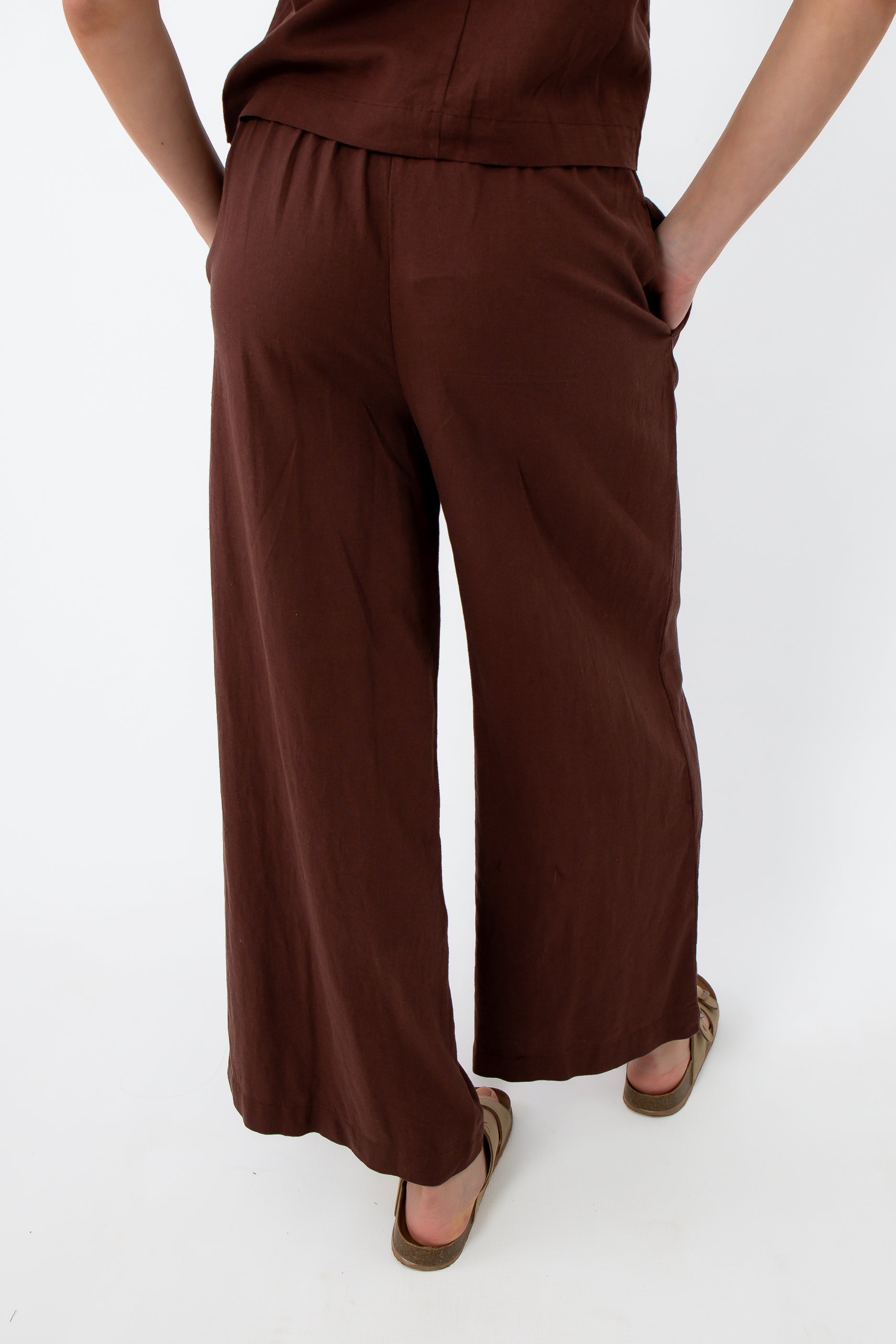 Relaxed brown linen pants for women, casual lounge bottoms, wide-leg trousers, comfortable travel wear