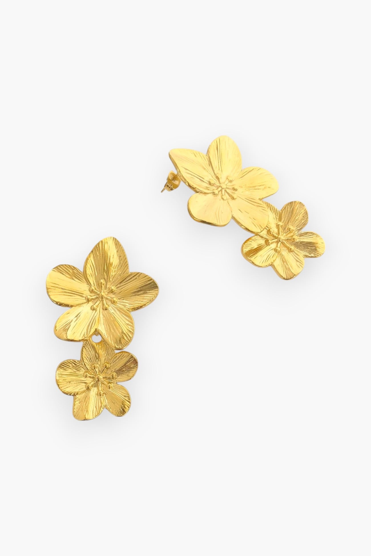 Gold-plated flower drop earrings with a delicate layered floral design. Crafted from triple-plated stainless steel, ideal for spring and summer fashion.