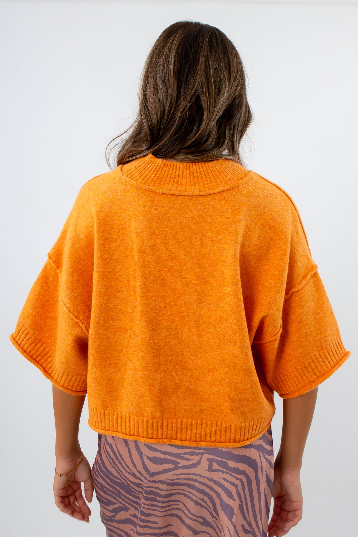 Sporty chic cropped sweater for fall festivities, Drop shoulder boxy sweater in warm orange hues for Clemson game day